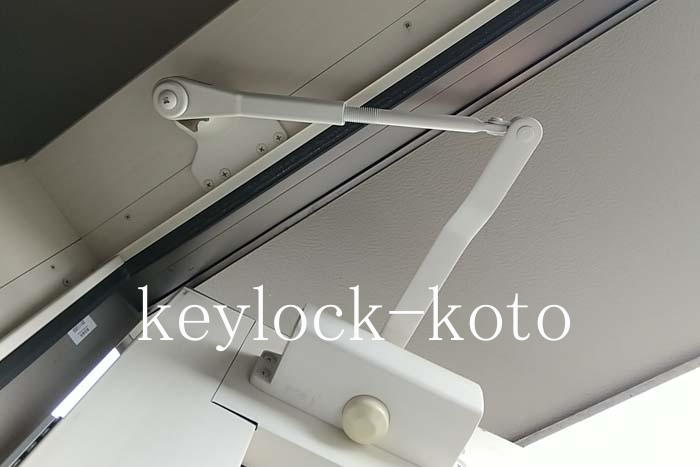 勝手口ドアクローザー取付けネジ破損修理(滋賀県米原市野一色)
